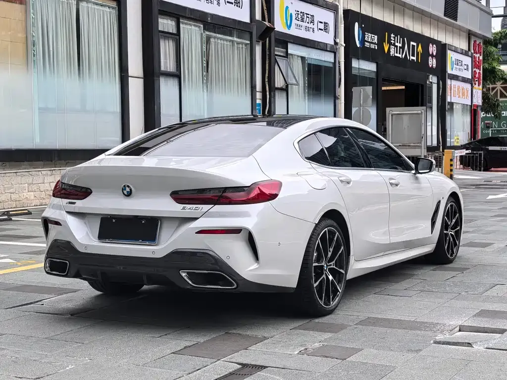 BMW 8 Series — фото 5