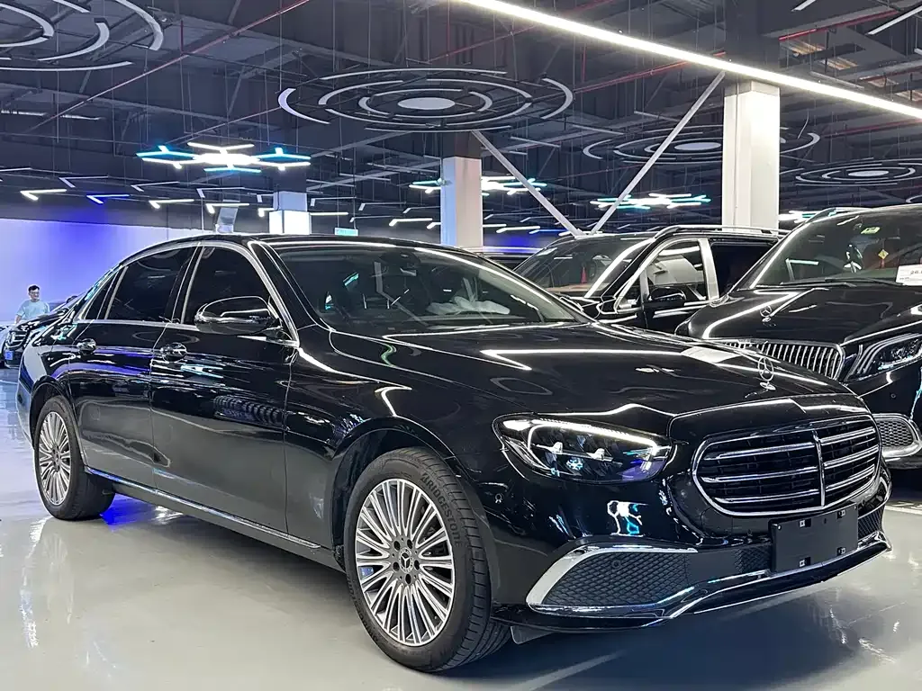 Mercedes-Benz E-Class — фото 2