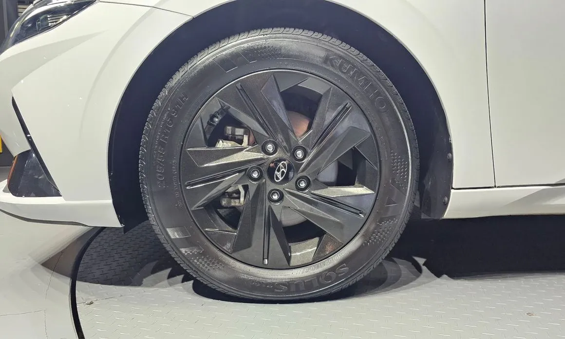 Hyundai AVANTE — фото 10