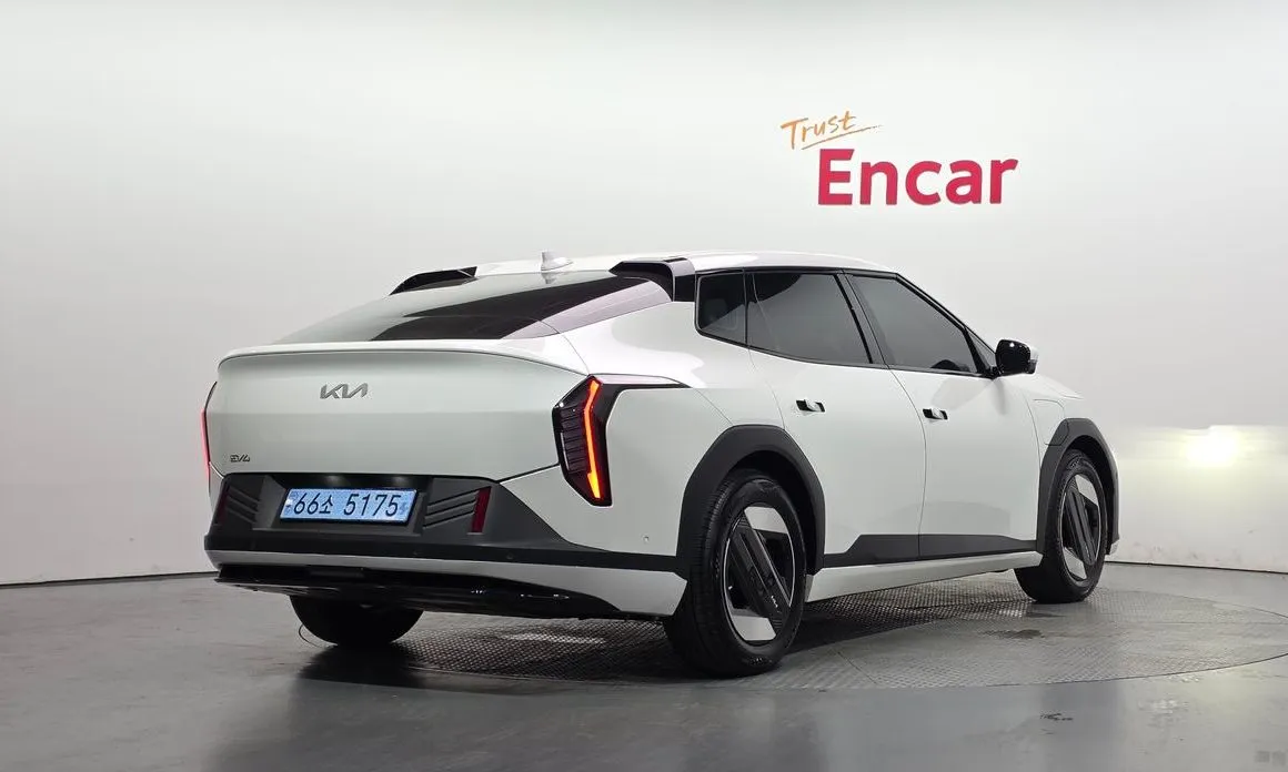 Kia EV4 — фото 4