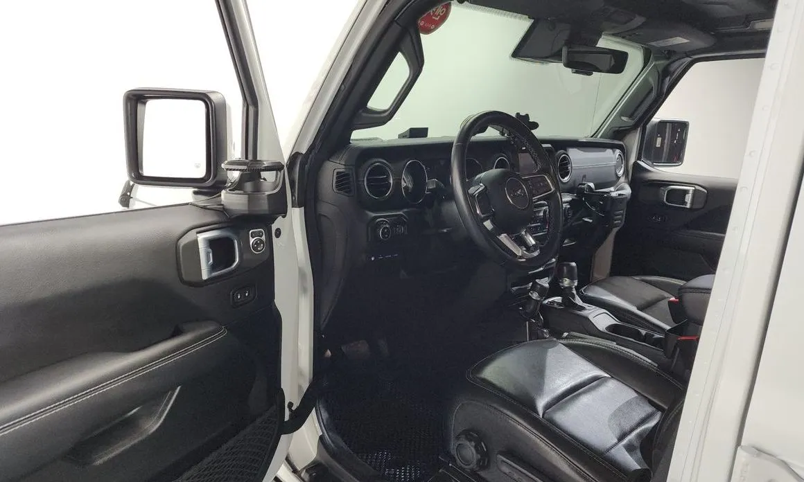 Jeep Wrangler — фото 10