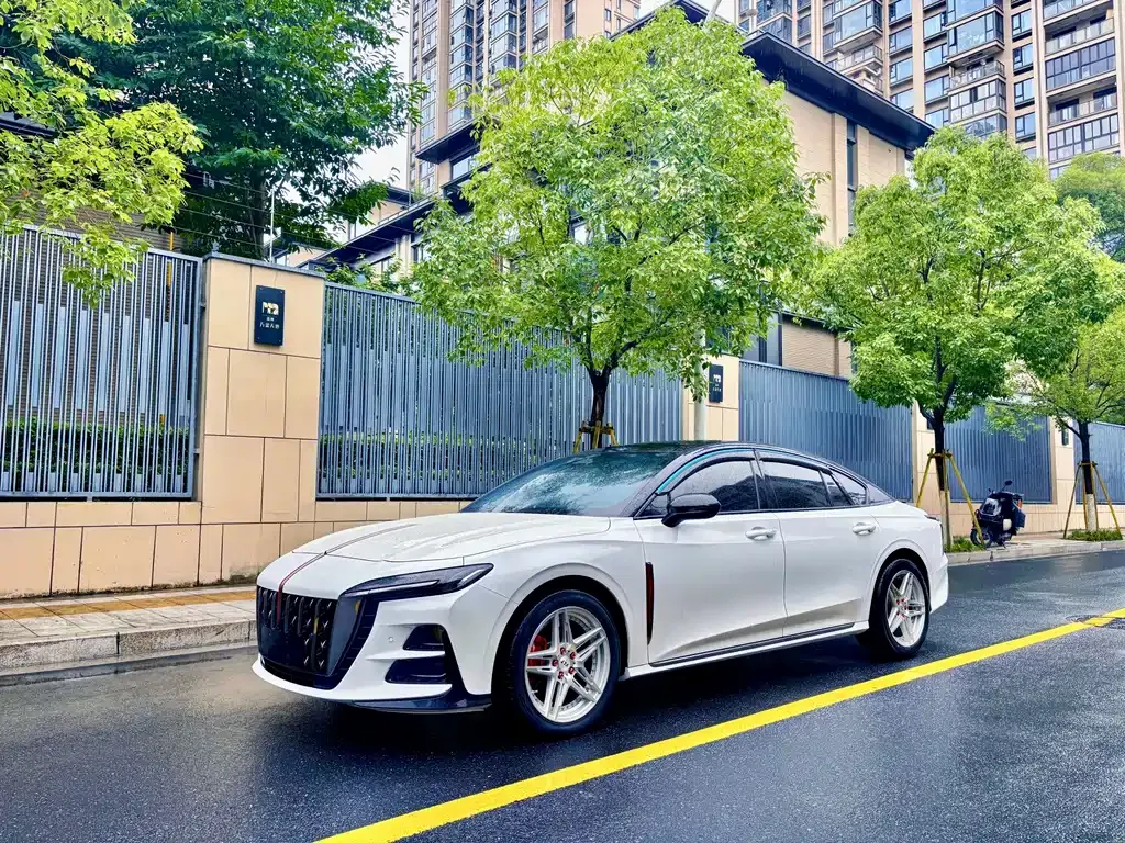 Hongqi H6 — фото 1