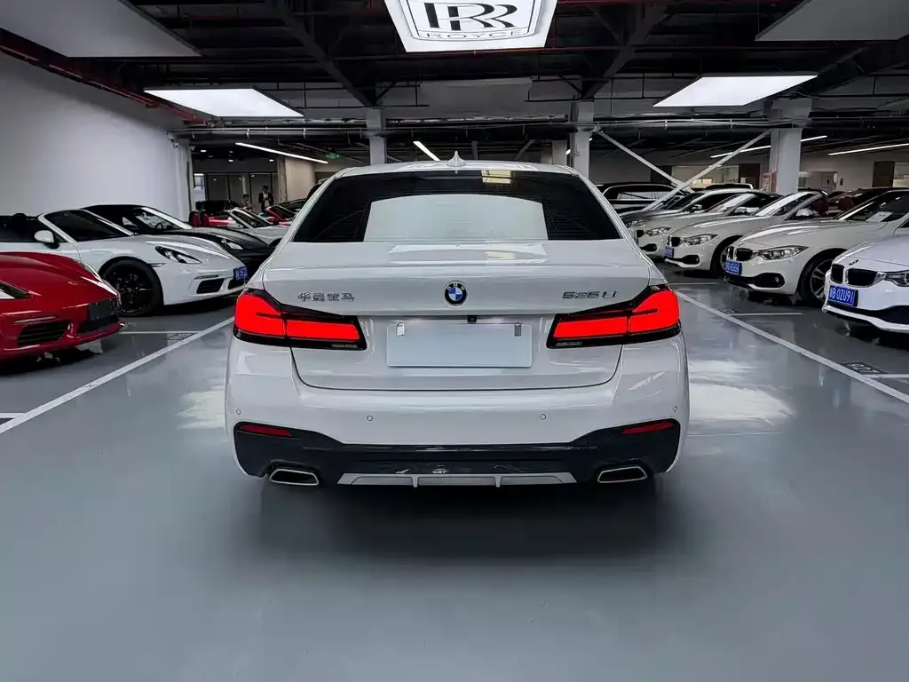 BMW 5 Series — фото 10