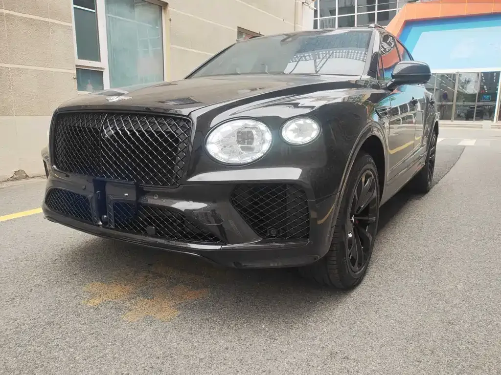Bentley Bentayga — фото 1