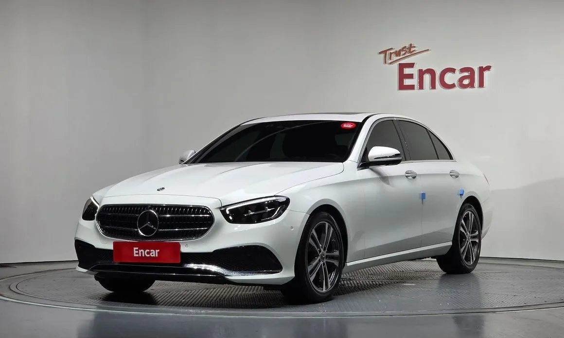 Mercedes-Benz E-Class — фото 1