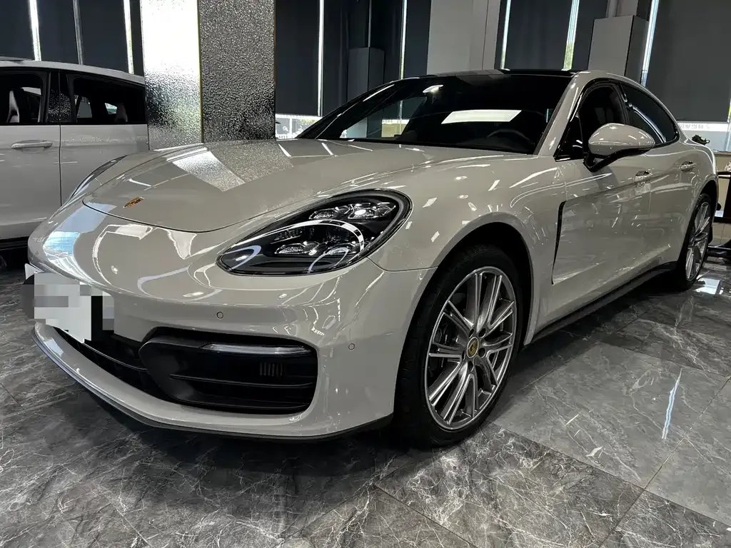 Porsche Panamera — фото 1