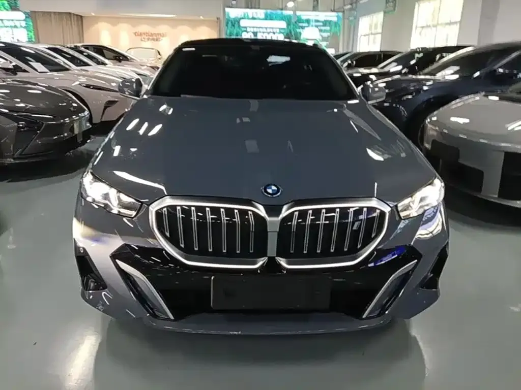 BMW i5 — фото 10
