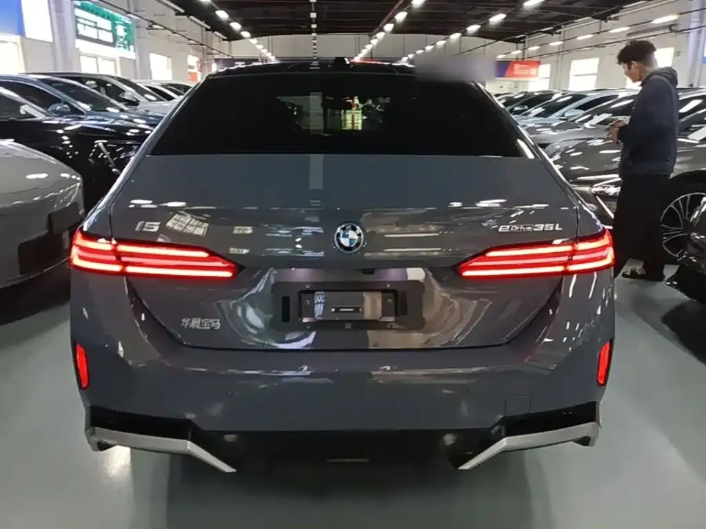 BMW i5 — фото 6