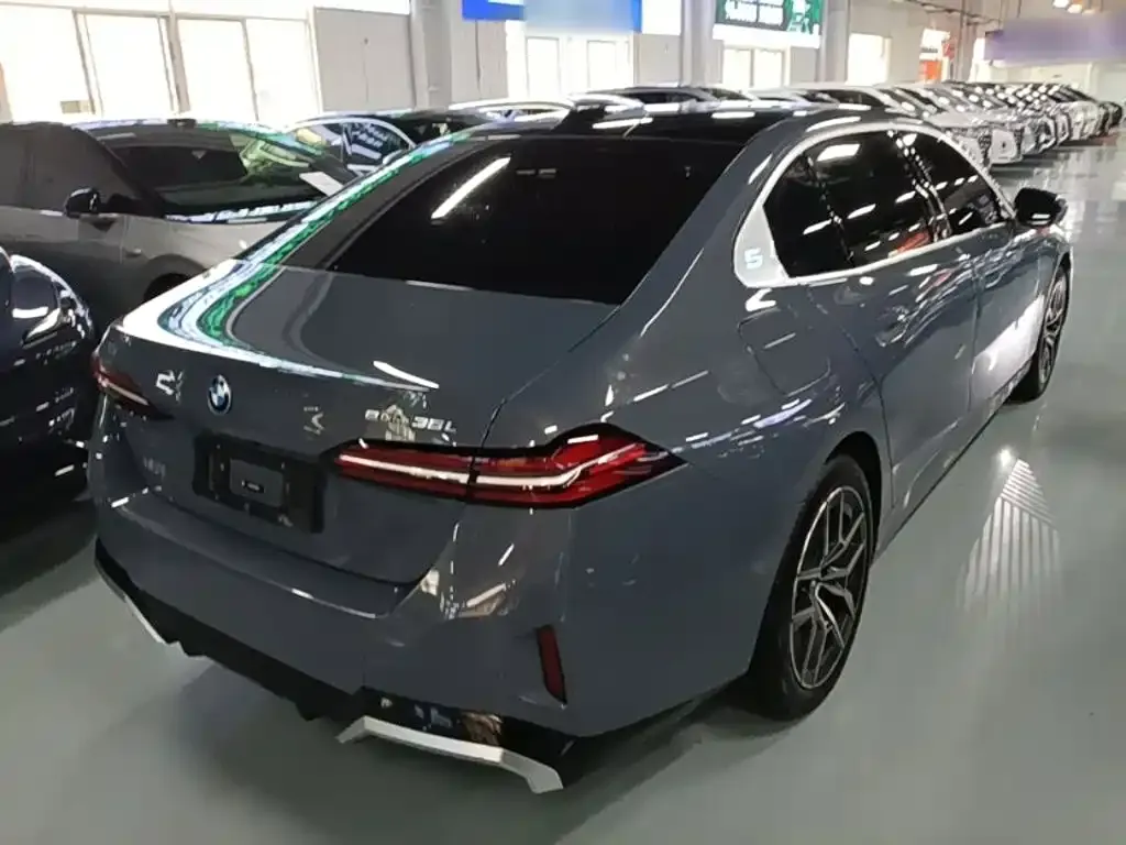 BMW i5 — фото 8