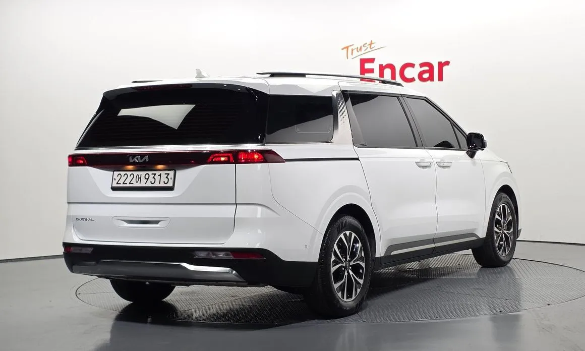 Kia Carnival — фото 10