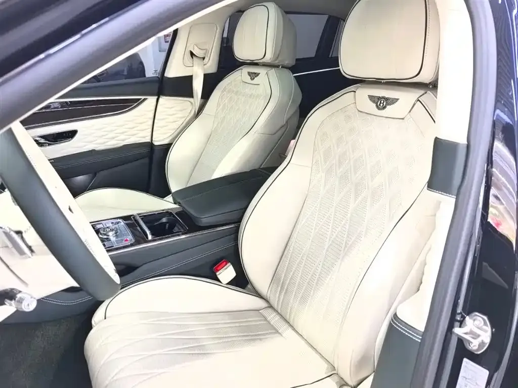 Bentley Flying Spur PHEV — фото 4