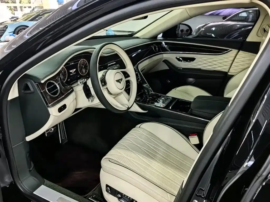 Bentley Flying Spur PHEV — фото 7