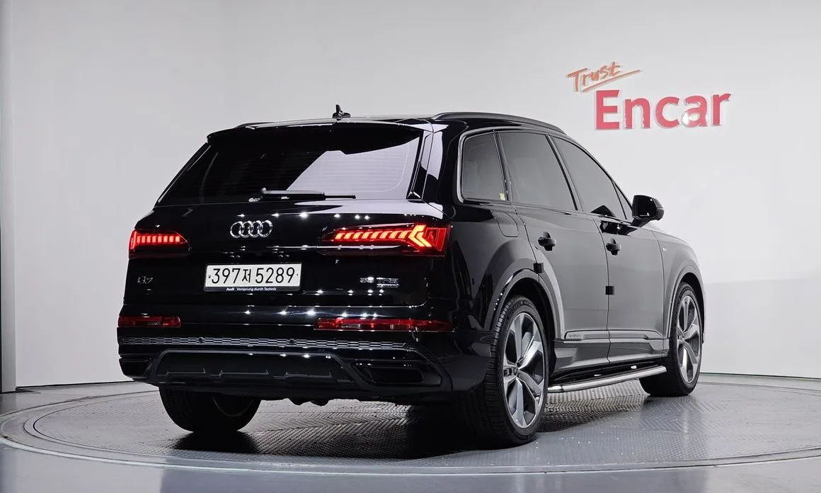 Audi Q7 — фото 8