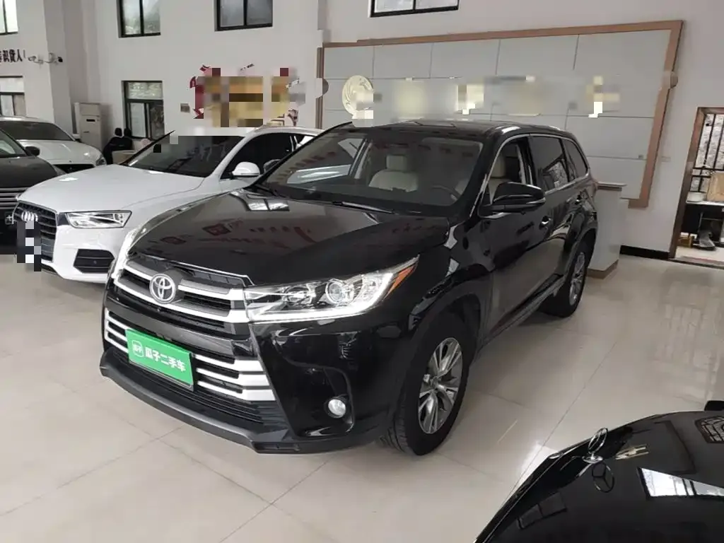 Toyota Highlander — фото 1
