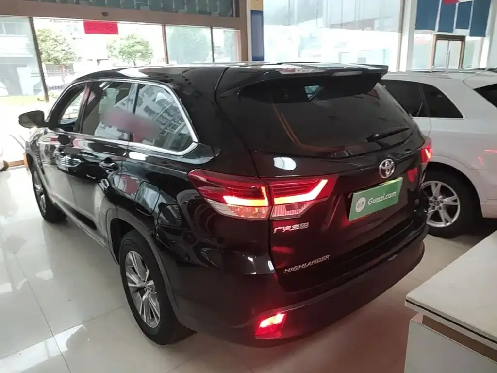 Toyota Highlander — фото 10