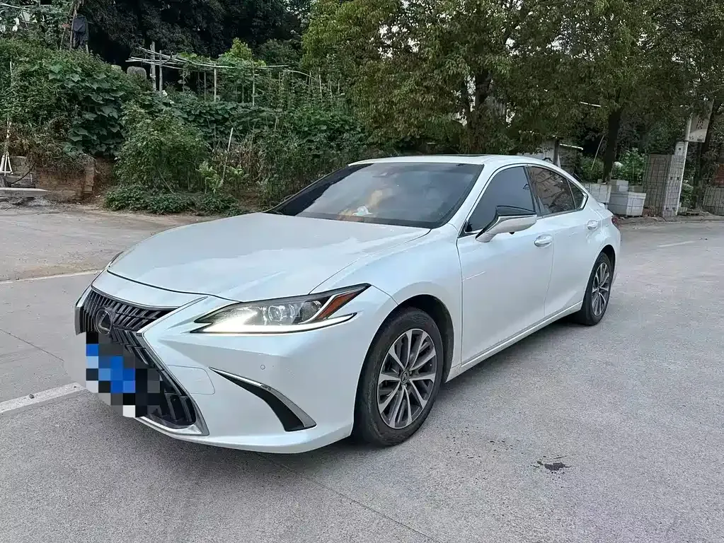 Lexus ES — фото 1