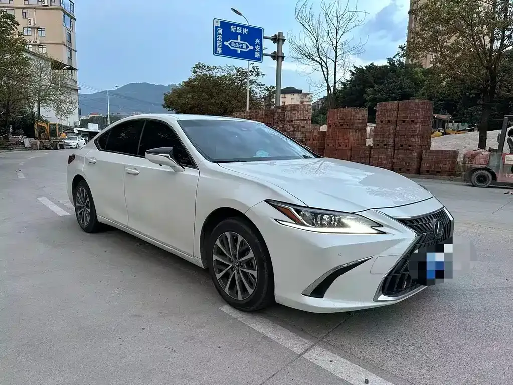 Lexus ES — фото 4
