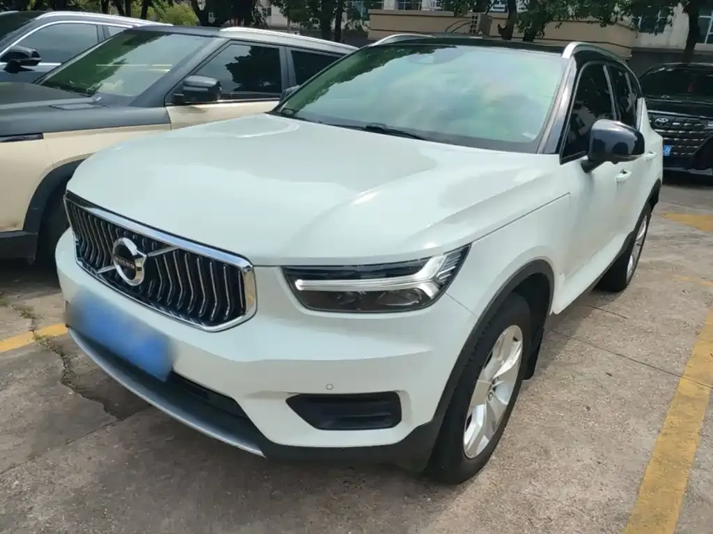 Volvo XC40 — фото 7