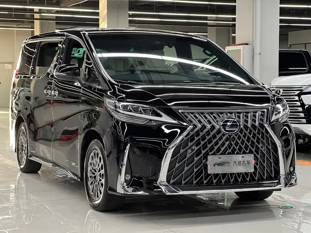Lexus LM — фото 10
