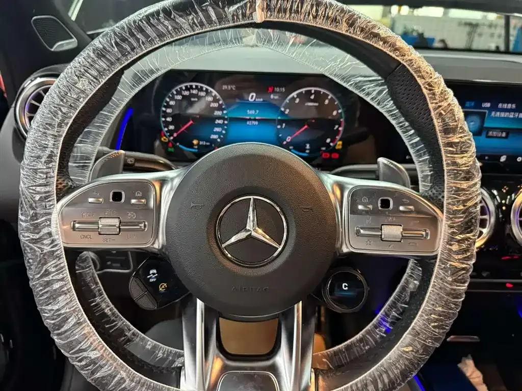 Mercedes-Benz GLB AMG — фото 10