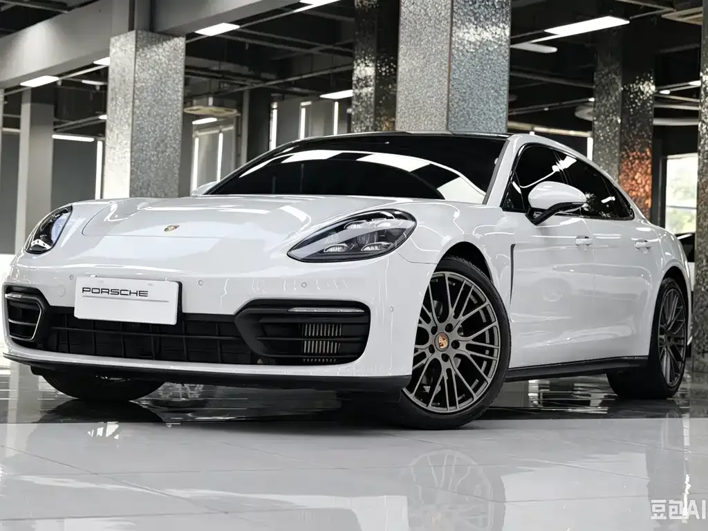 Porsche Panamera — фото 1