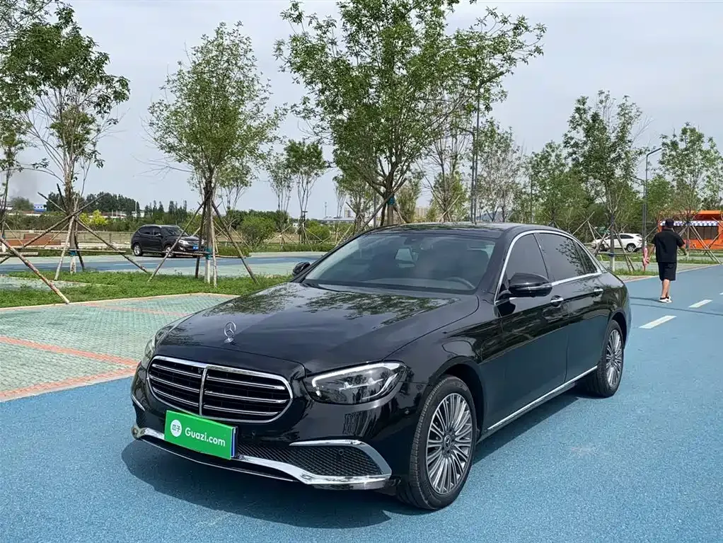 Mercedes-Benz E-Class — фото 1