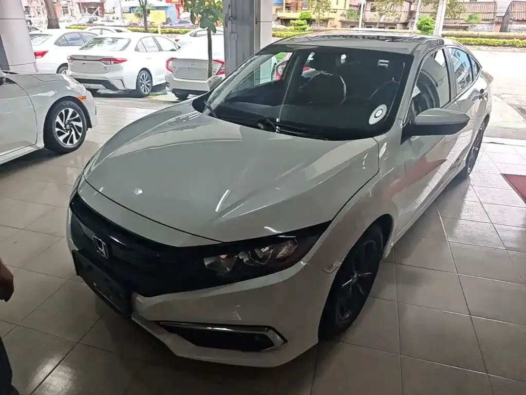 Honda Civic — фото 1