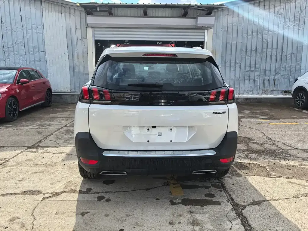 Peugeot 5008 — фото 10