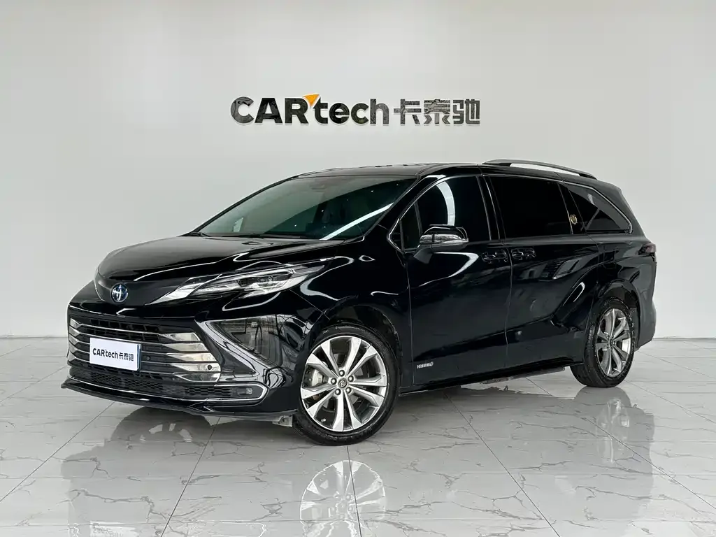 Toyota Sienna — фото 1