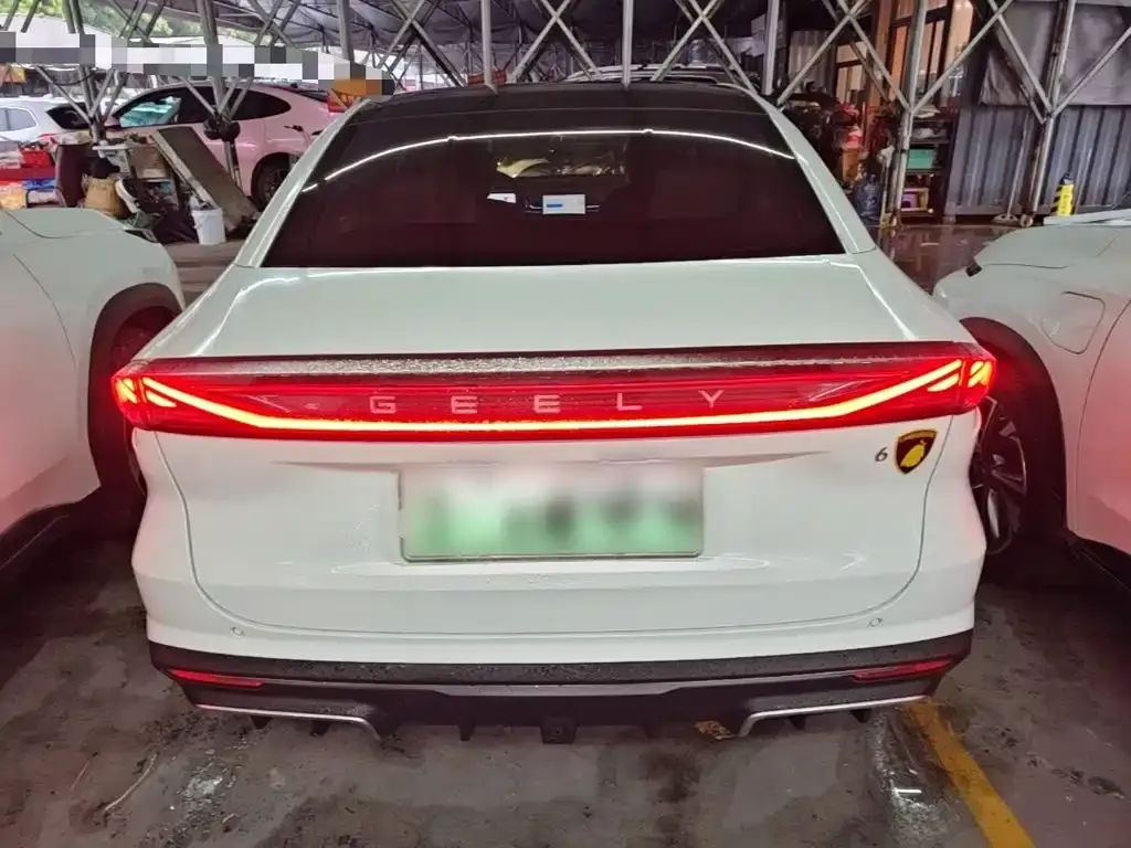 Geely Galaxy L6 — фото 10