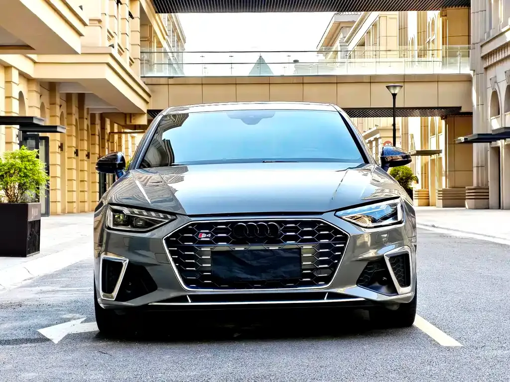 Audi S4 — фото 1