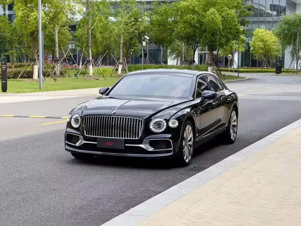 Bentley Flying Spur — фото 1