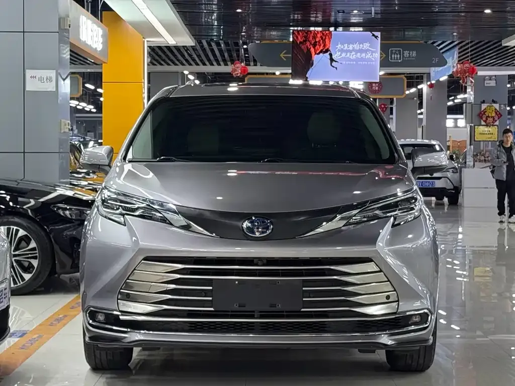 Toyota Sienna — фото 3