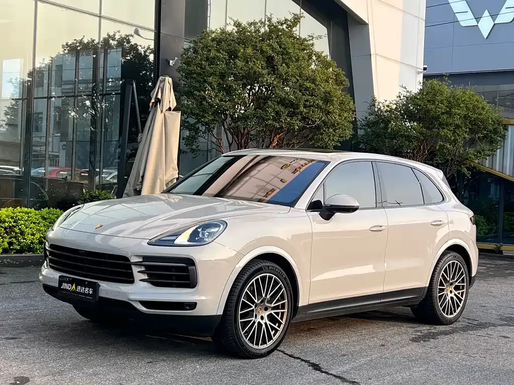 Porsche Cayenne — фото 1