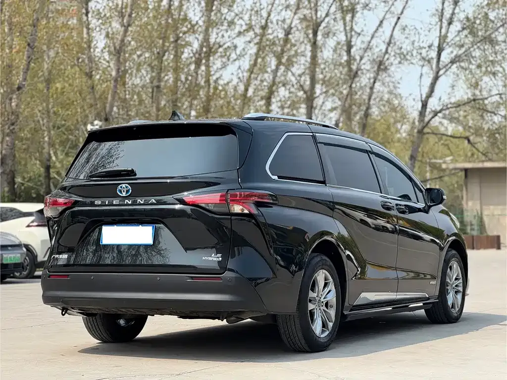 Toyota Sienna — фото 7