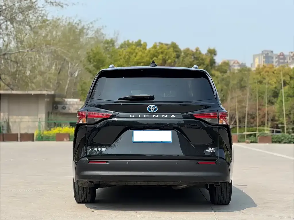 Toyota Sienna — фото 4