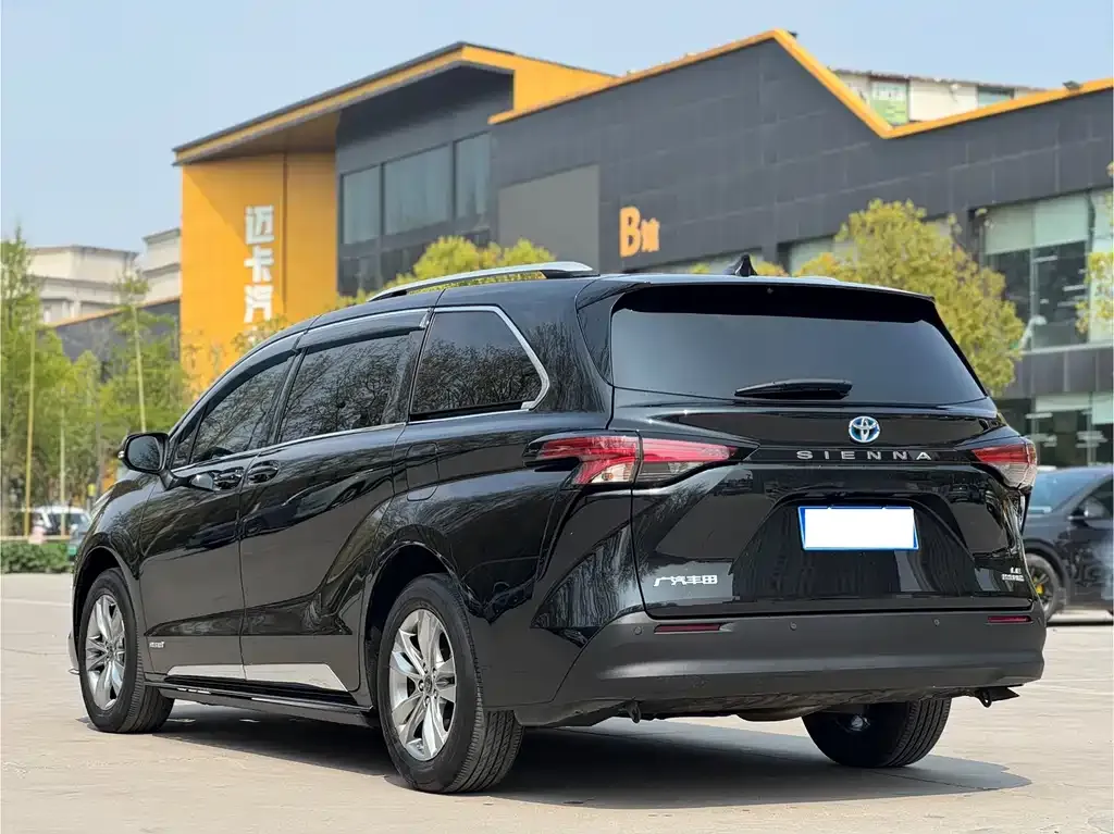 Toyota Sienna — фото 8