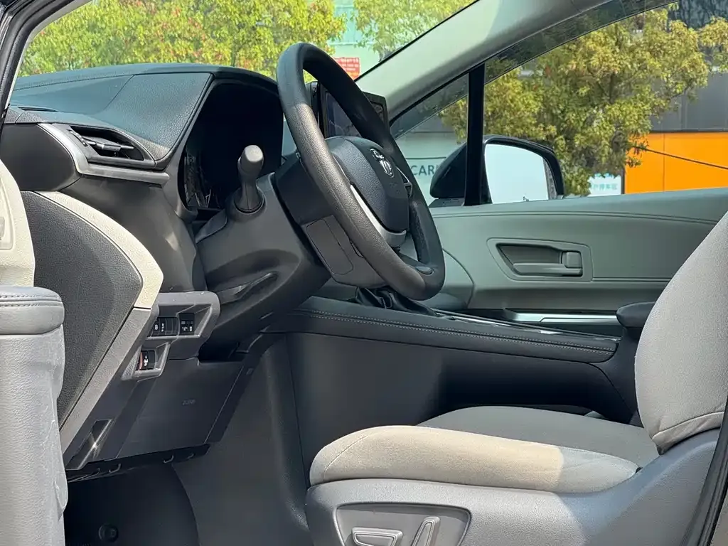 Toyota Sienna — фото 3