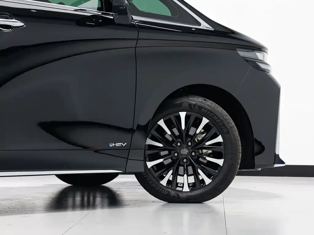Toyota Vellfire — фото 4
