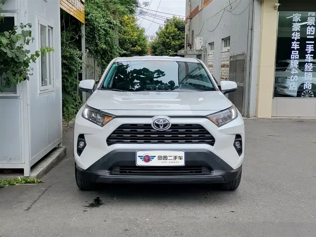 Toyota RAV4 — фото 6