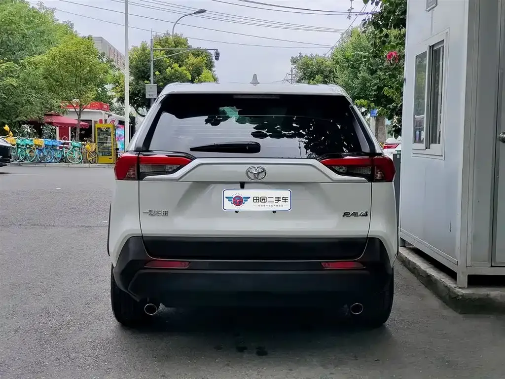 Toyota RAV4 — фото 5
