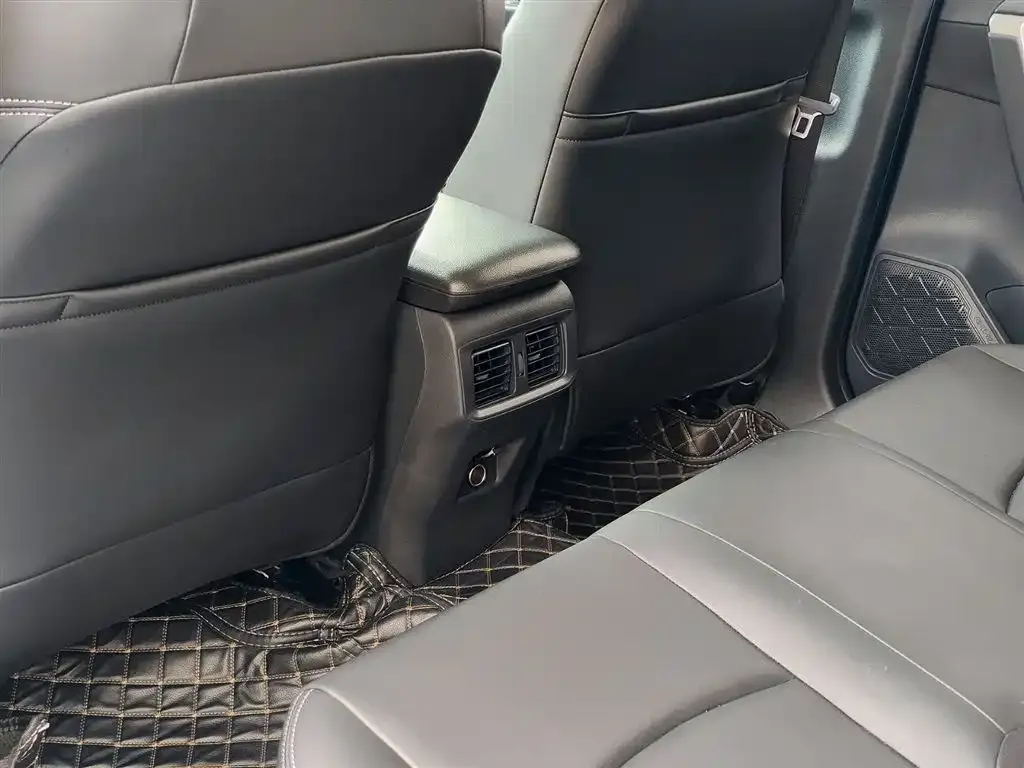 Toyota RAV4 — фото 2