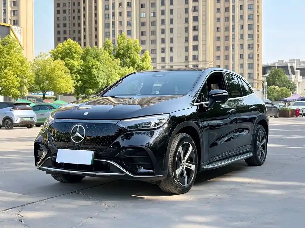 Mercedes-Benz EQE SUV — фото 1