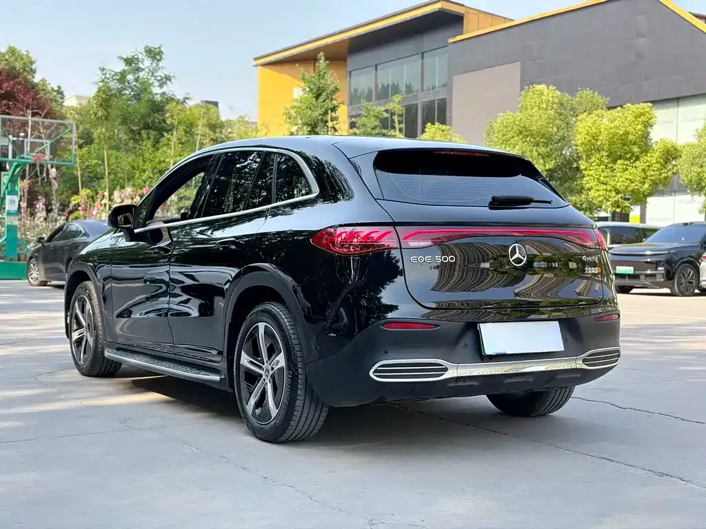 Mercedes-Benz EQE SUV — фото 6