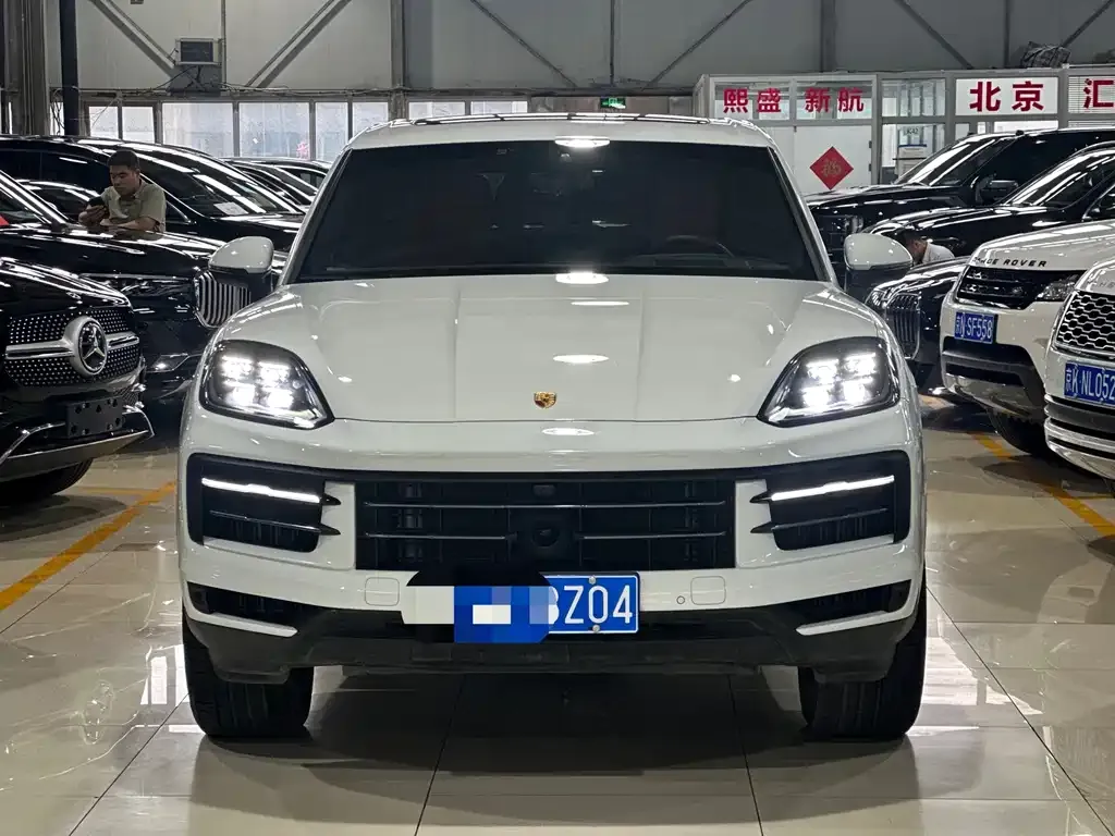 Porsche Cayenne — фото 1