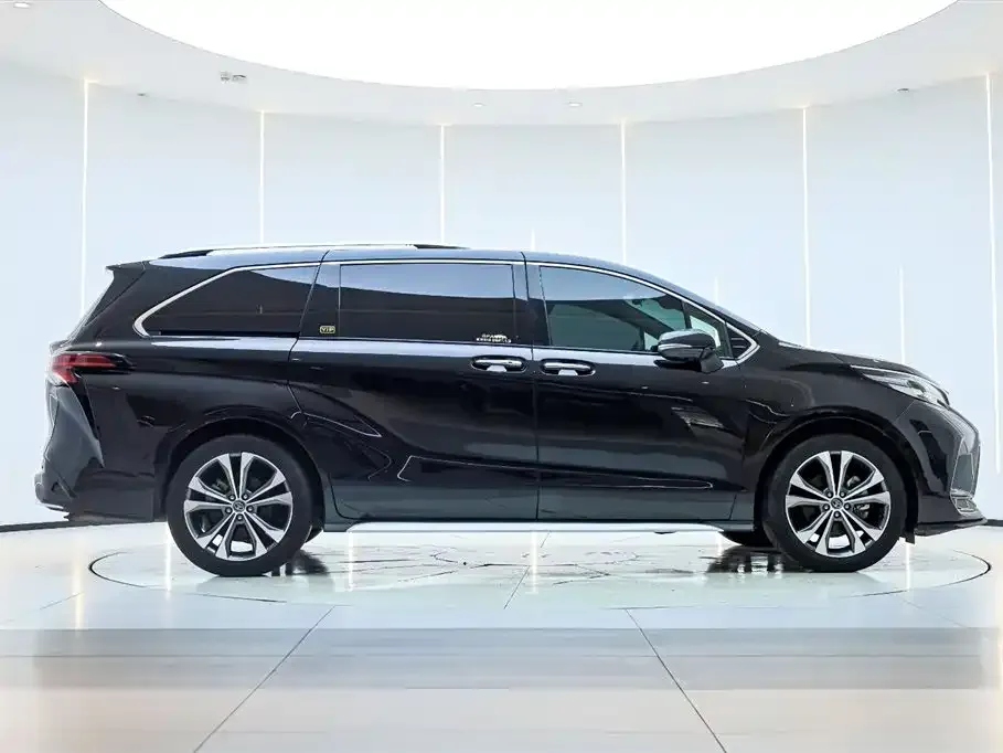 Toyota Granvia — фото 5