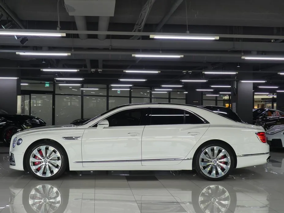 Bentley Flying Spur — фото 4