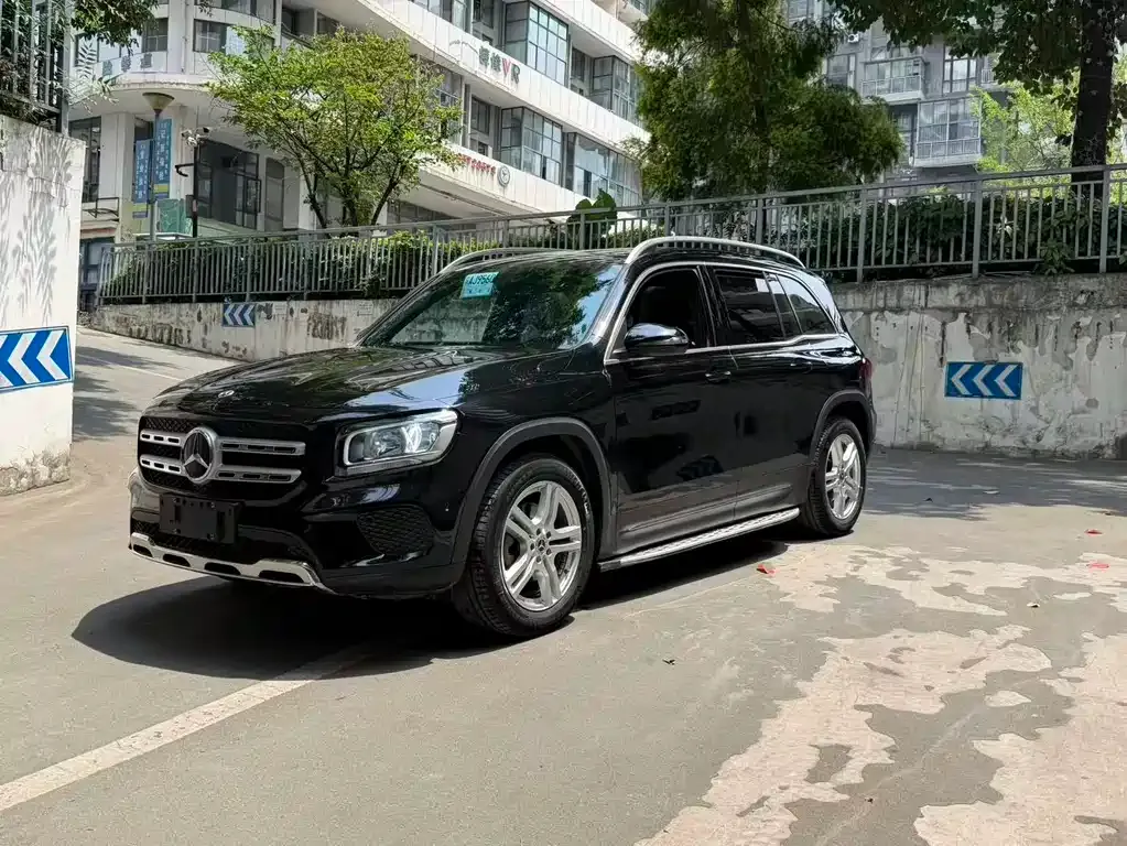 Mercedes-Benz GLB — фото 1