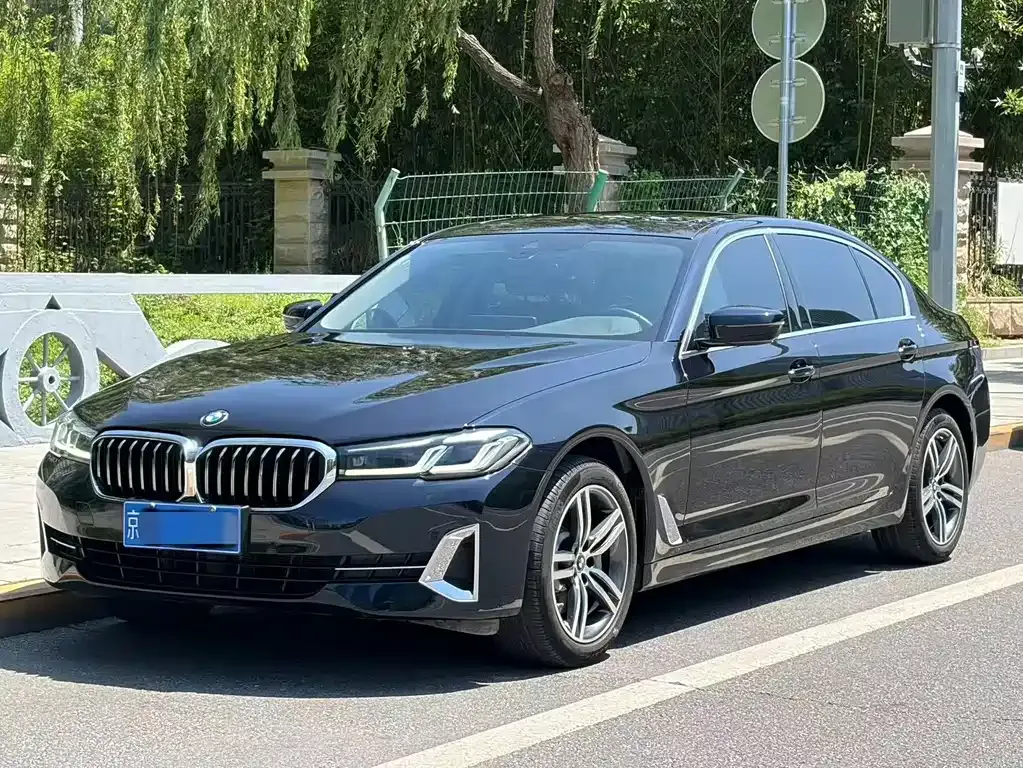 BMW 5 Series — фото 1