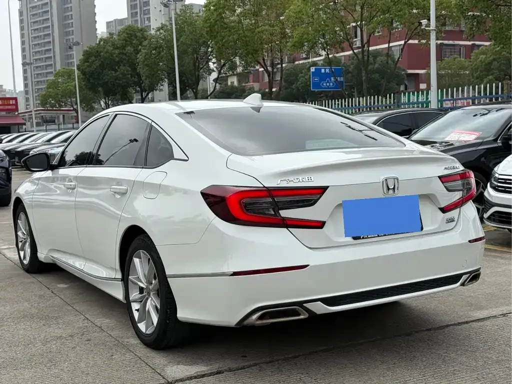 Honda Accord — фото 8